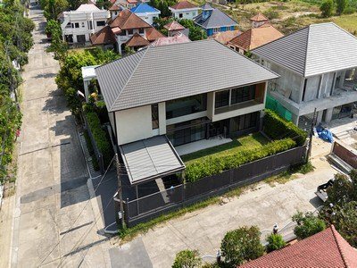 เจ้าของขายเอง! บ้านเดี่ยวหรู รีโนเวทใหม่สไตล์โมเดิร์น พร้อมรายได้ค่าเช่า 210,000 บ./เดือน ขายบ้าน เอเวอร์กรีน วิลล์ บางนา–ตราด 56